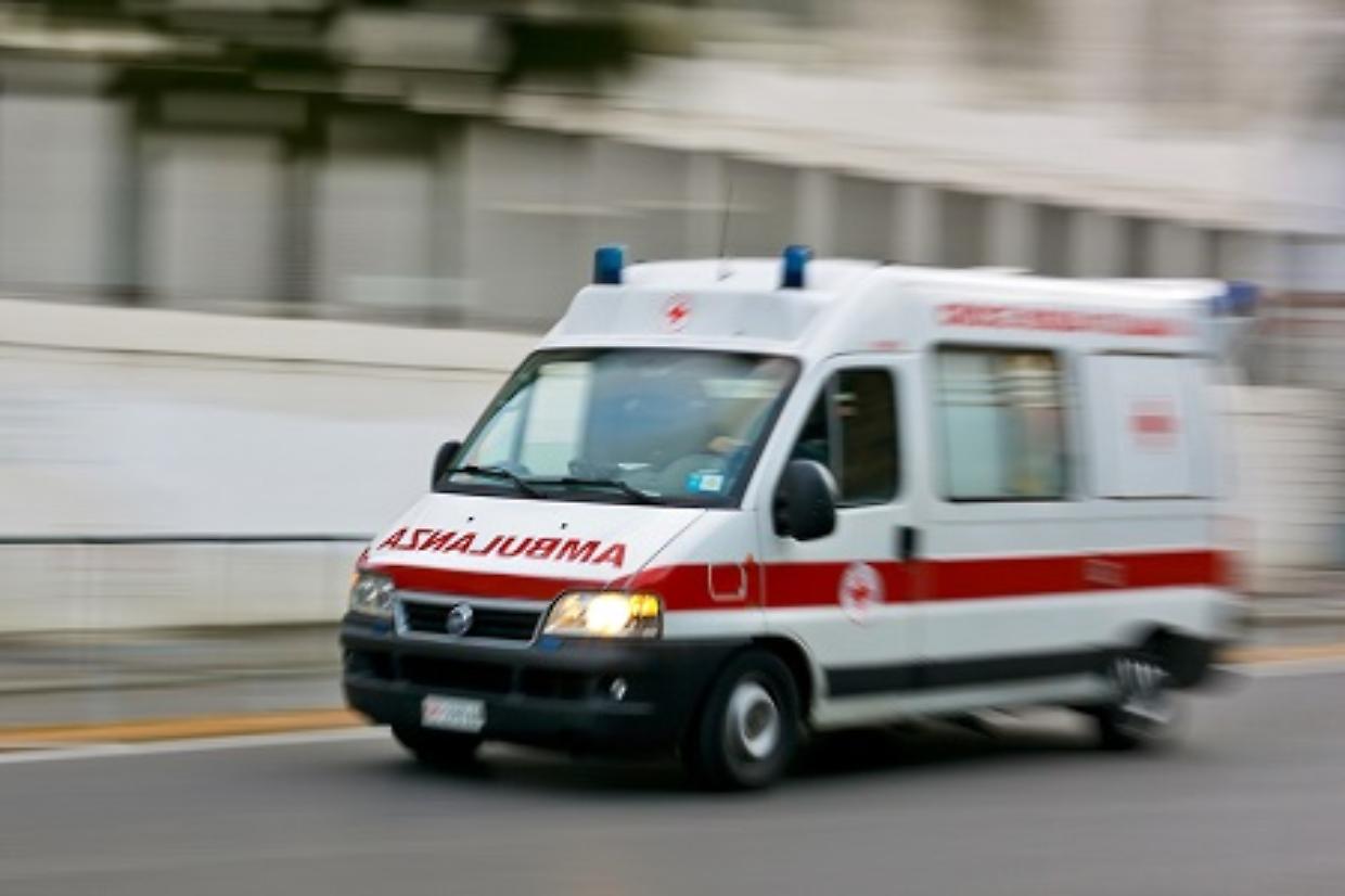 Incidente su Viale Aldini a Bologna: Motociclista in Gravi Condizioni dopo Scontro con Auto