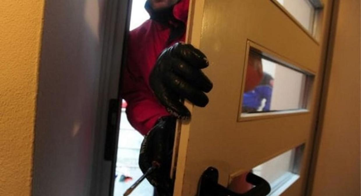 Aggressione a Casalecchio: anziana aggredita e derubata nell'atrio di casa
