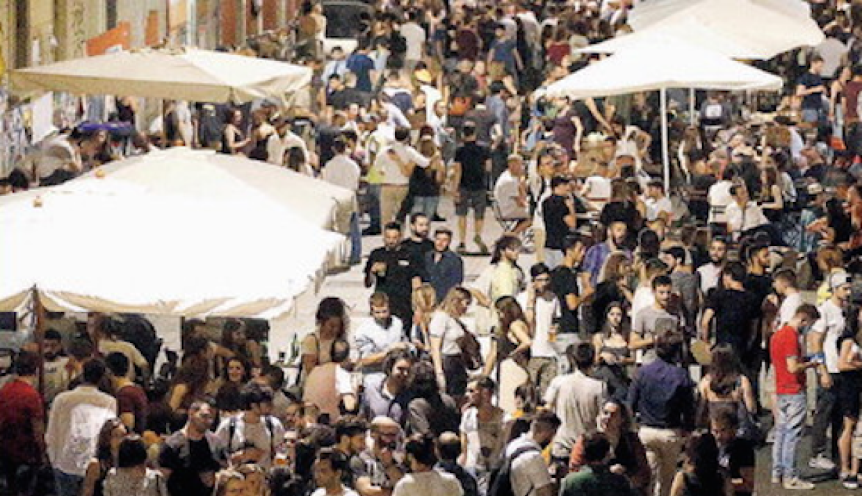  Napoli condannato per la movida: risarciti i residenti di Piazza del Gesù