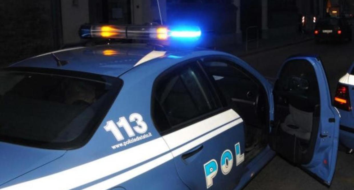Arrestati due giovani in Piazza dei Martiri per furto di monopattini