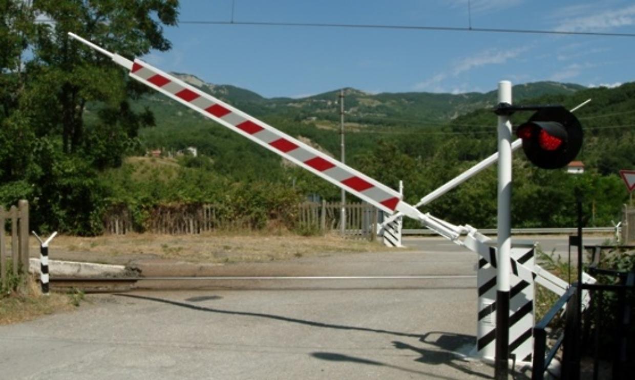 Lunghe attese ai passaggi a livello bloccano Rimini