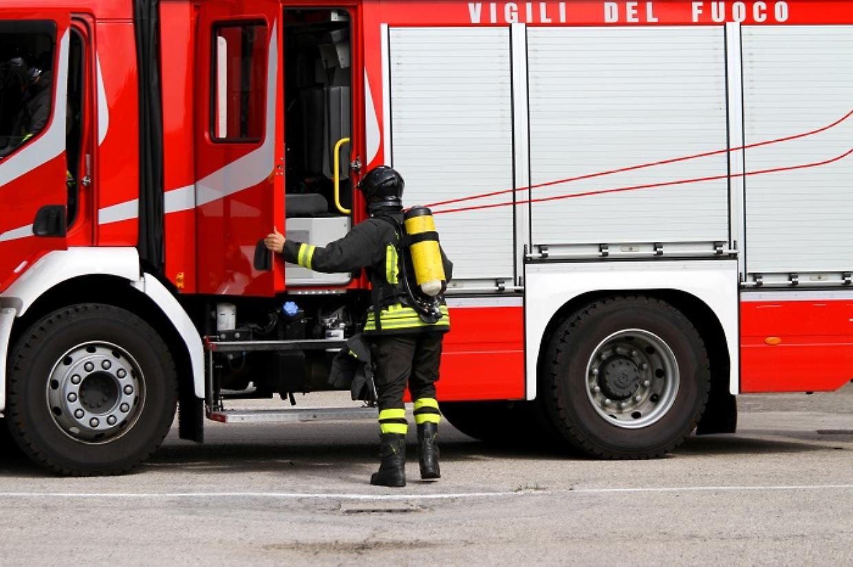 Ritrovamento a San Clemente: cadavere carbonizzato in auto, indagini in corso