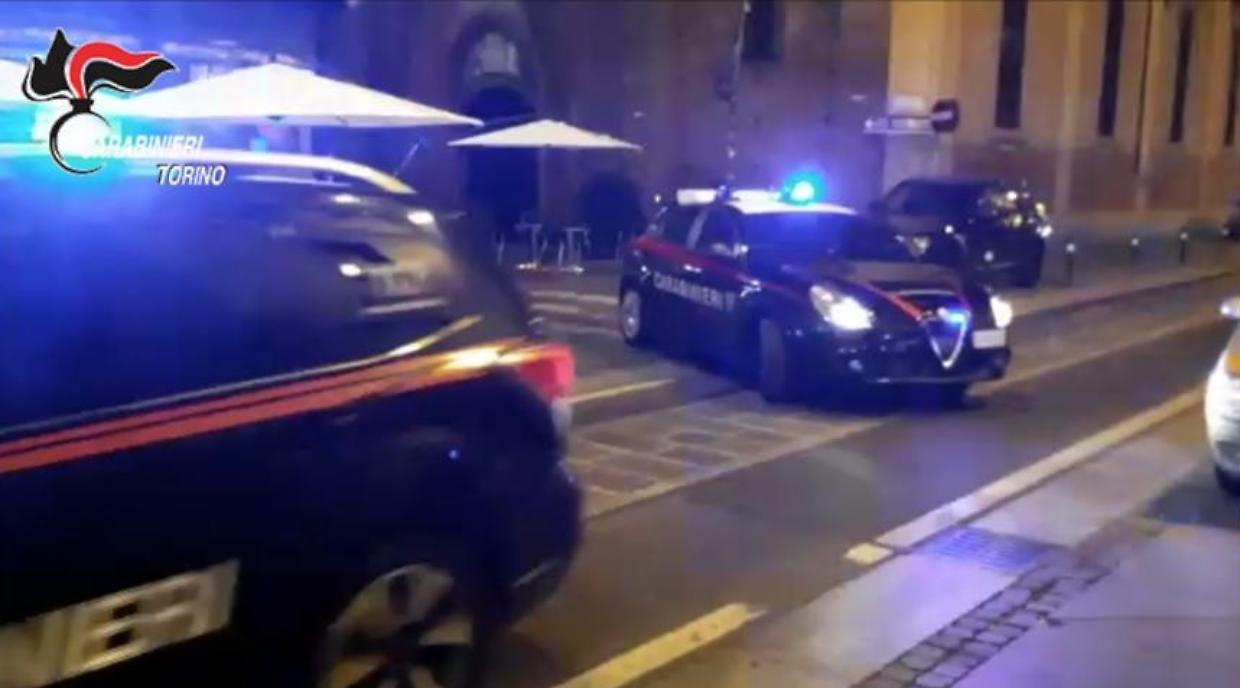 Viola gli obblighi di residenza per spacciare. Arrestato