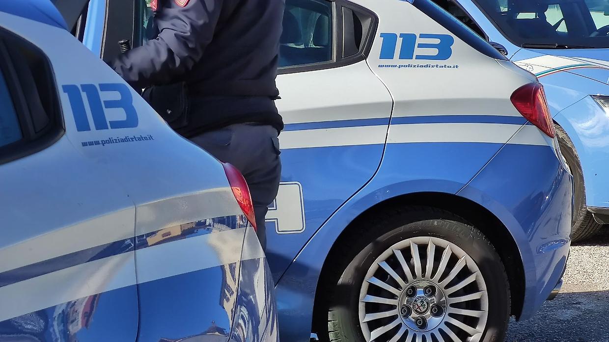 Tentano di rubare uno scooter in via del Rondone: due giovani colti in flagrante 