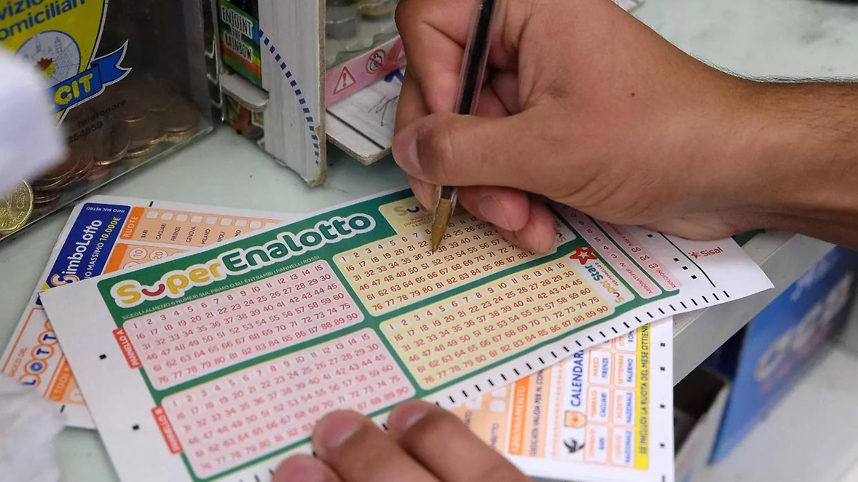 Bologna festeggia un '5' al SuperEnalotto, mentre il 10eLotto premia Faenza e Bellaria Igea Marina