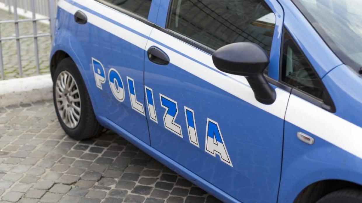 Ferito in strada: «Ho fatto un incidente», ma il racconto non convince la polizia