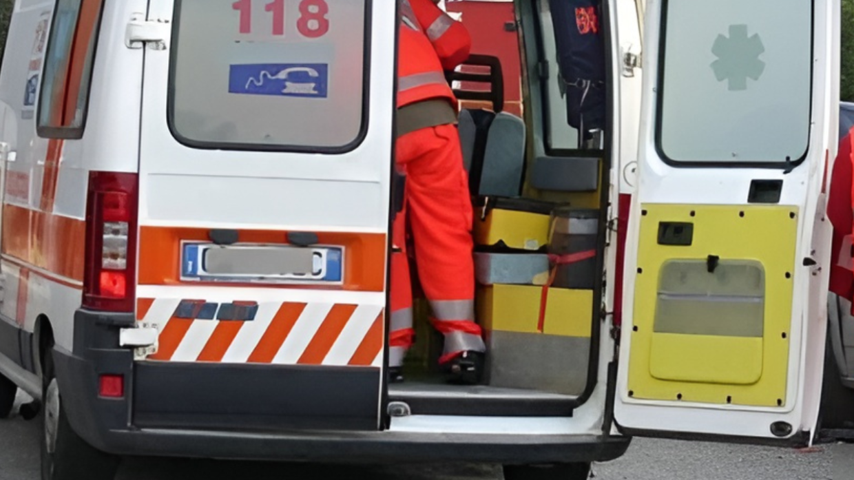 Tragedia nel Forlivese: centauro 55enne muore in un tragico scontro con un camion