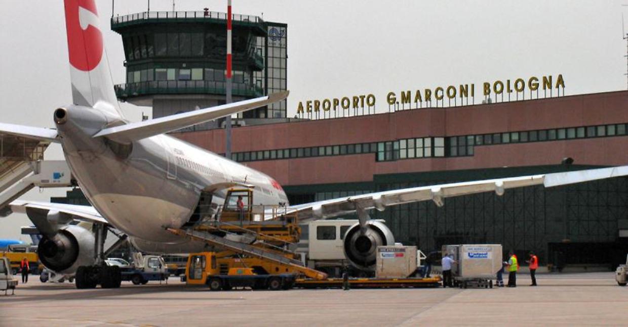 Disagi all'Aeroporto Marconi: Viabilità e Cantieri Creano Caos per i Viaggiatori