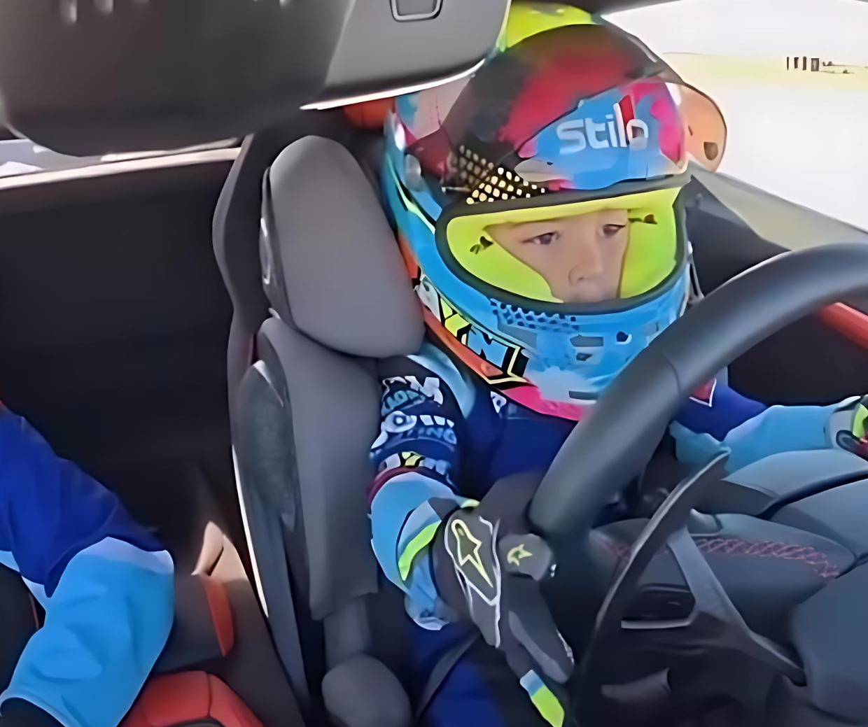 Dai kart a Ferrari e Lamborghini, ecco chi è il bimbo che a 5 anni guida a 300 all'ora IL VIDEO
