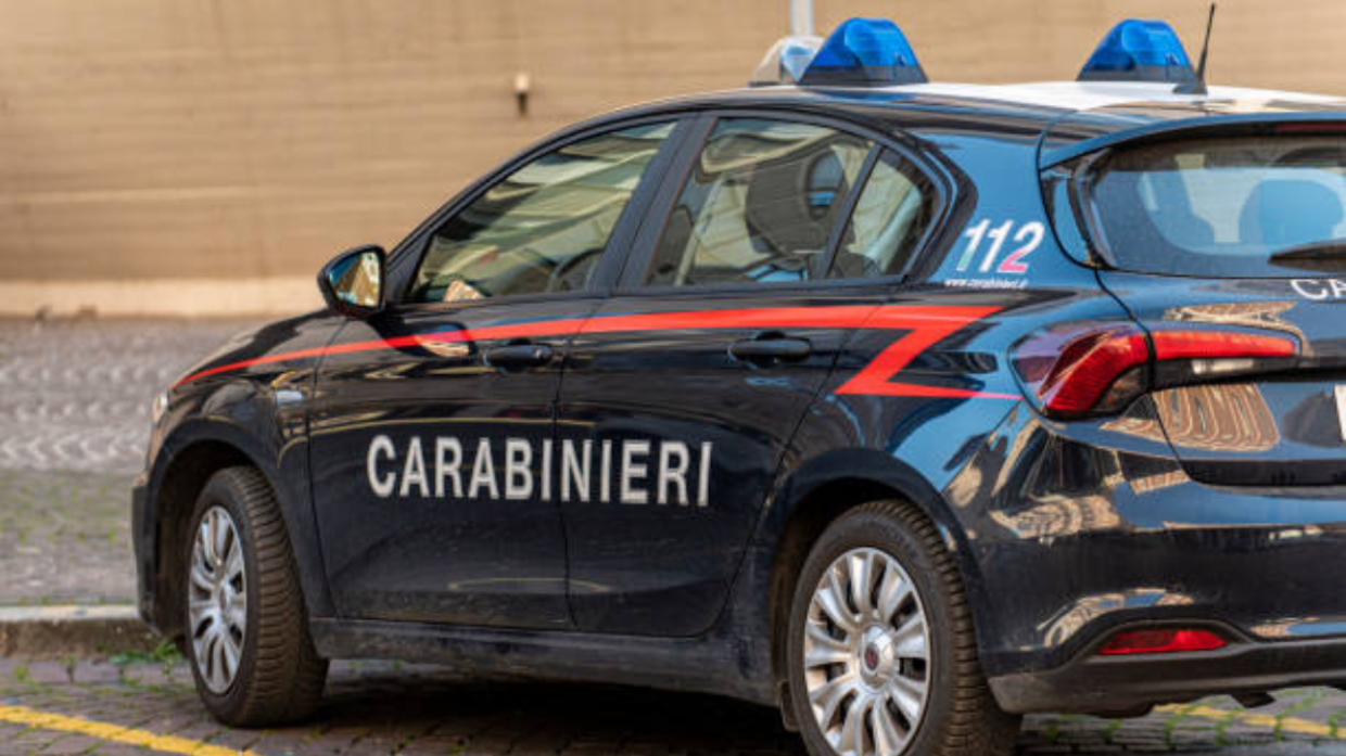 Viano: 38enne armato di coltello semina il panico in strada, fermato dai carabinieri