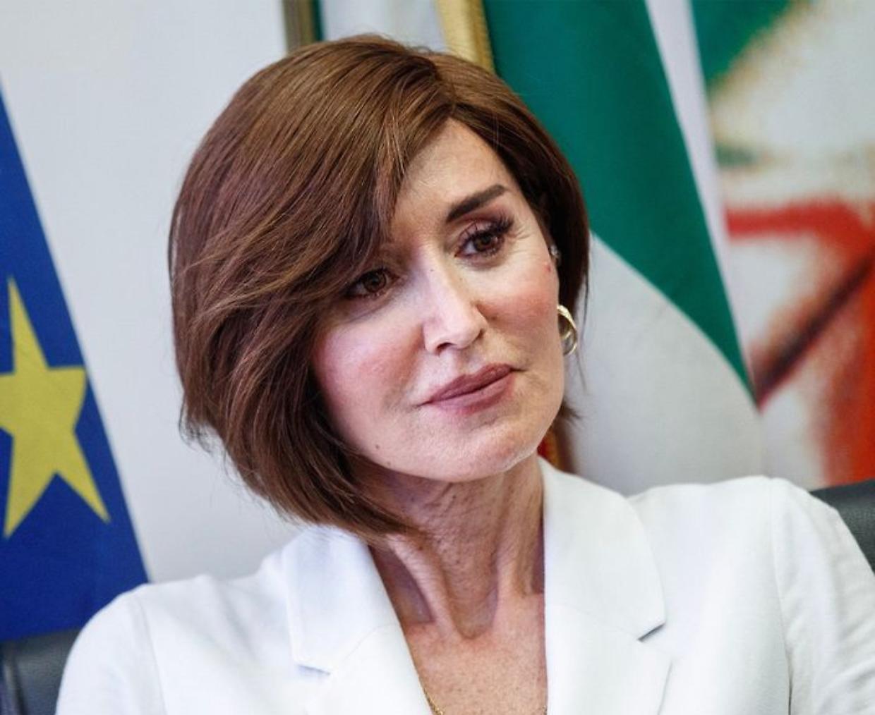 Bologna, la ministra Bernini visita il carcere minorile