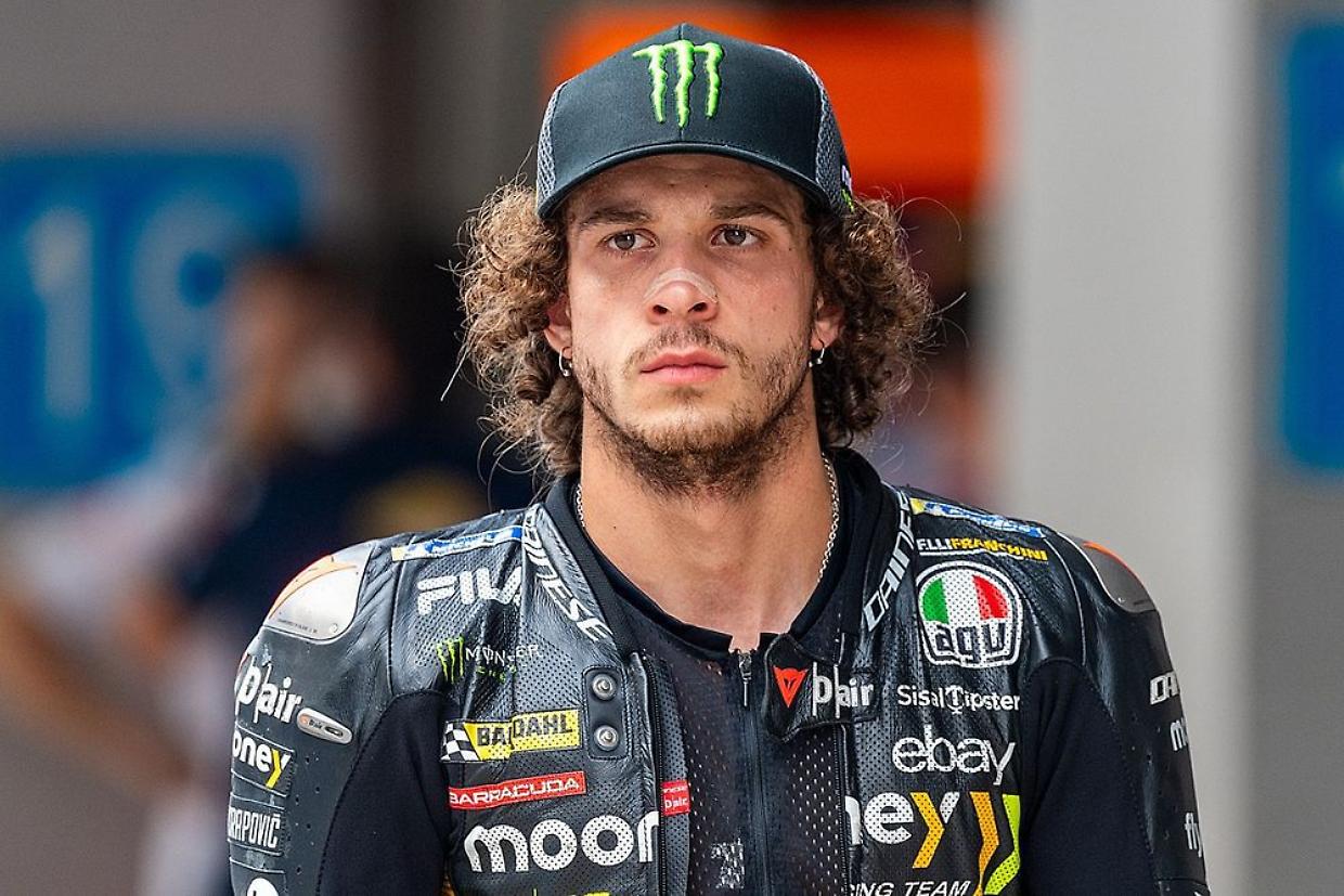 Taglio del nastro per la mostra dedicata agli 8 piloti del "Renzo Pasolini" impegnati nei mondiali MotoGp e Superbike
