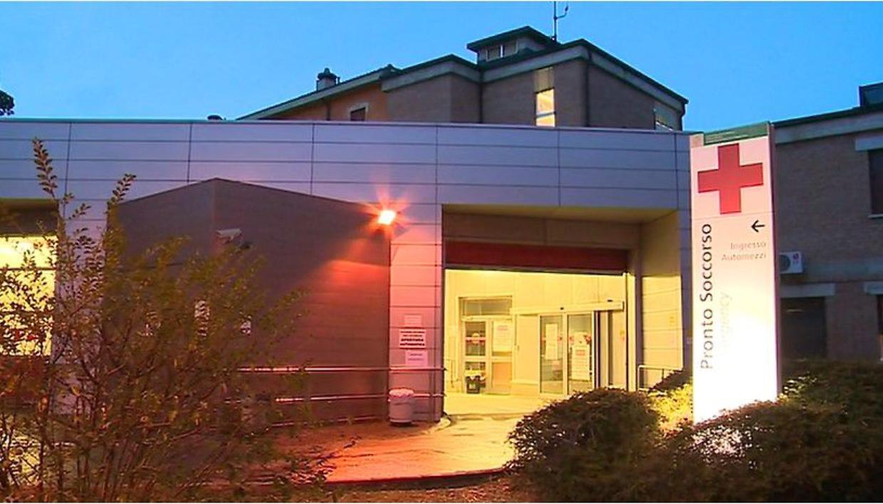 Scandiano, una donna di 26 anni semina il panico in pronto soccorso 