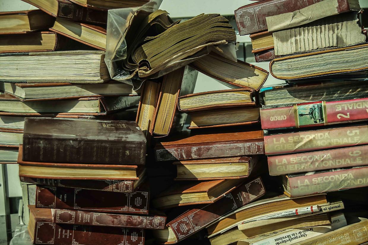 Ravenna, libri liberati dal fango: la mostra che racconta l'alluvione