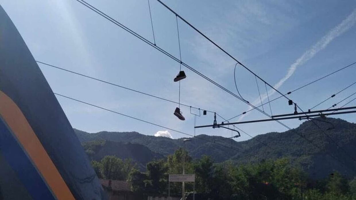 Bologna-Porretta: il treno si ferma per un paio di scarpe