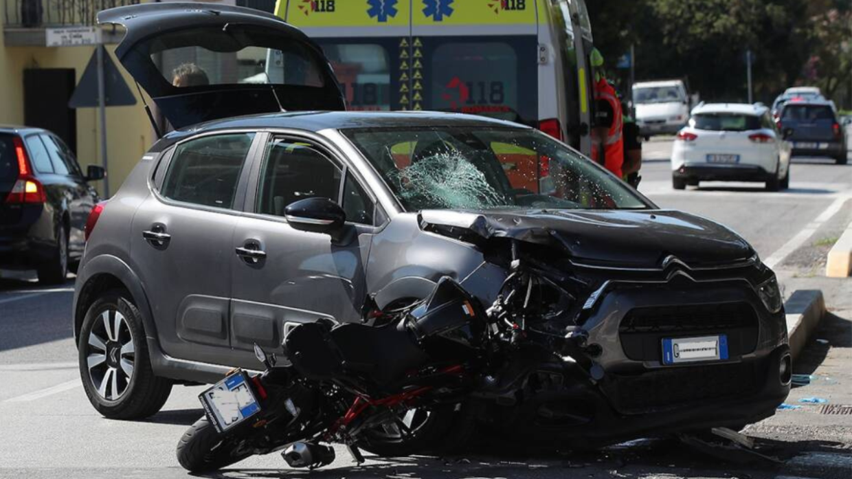 Grave Incidente Stradale a San Bartolo: Giovane Motociclista in Condizioni Critiche