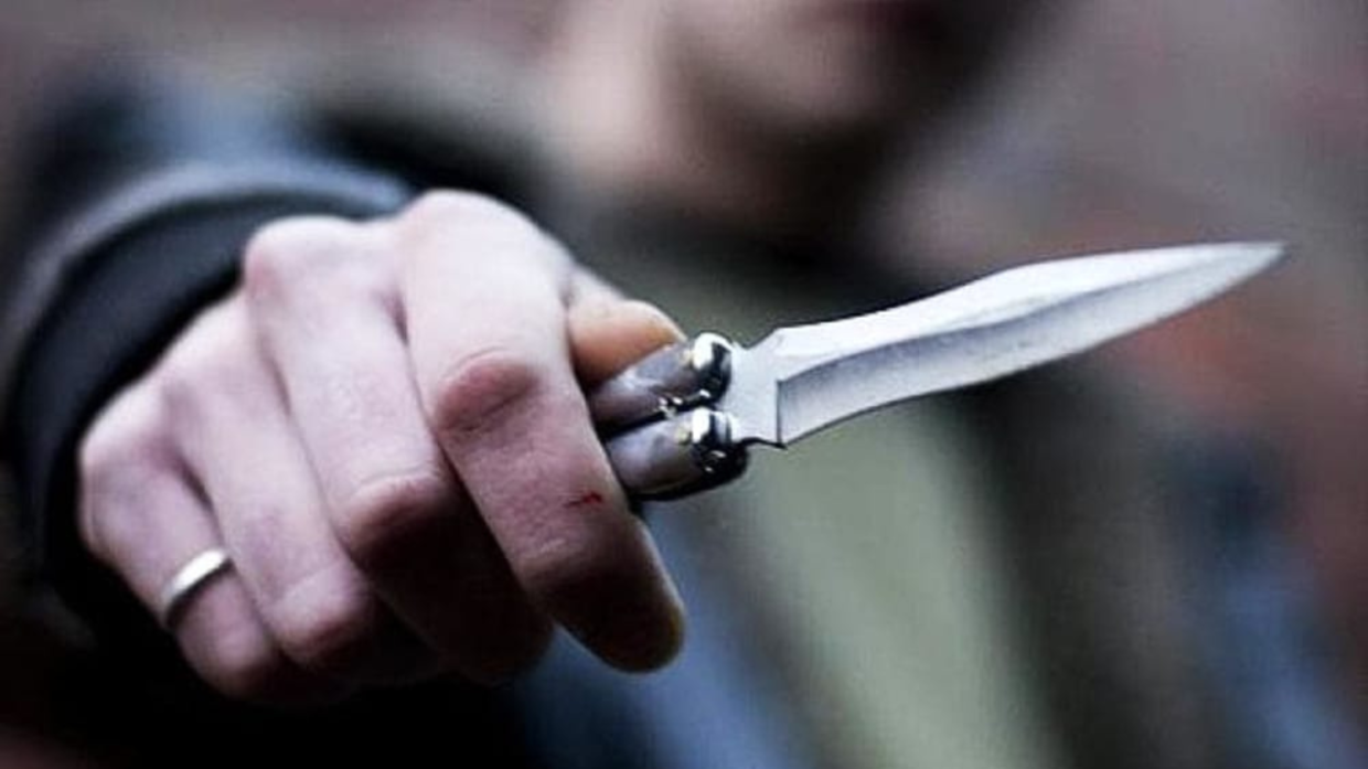 Violenza a Bologna: giovane accoltellato in pieno giorno nell'area dell'autostazione