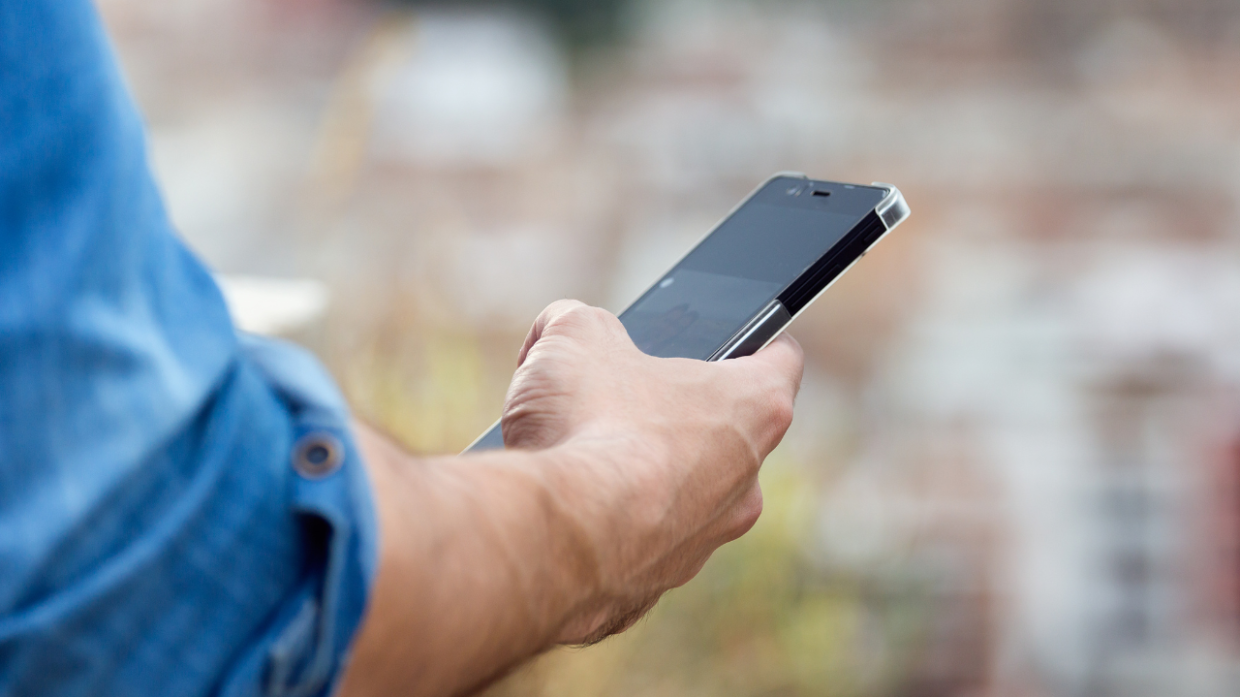 Arrestato 27enne a Rimini: Filmati pedo-pornografici sul telefono 