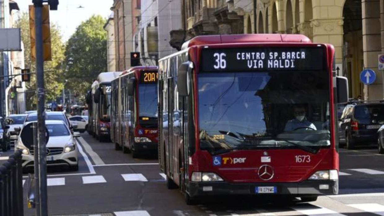 Bologna paralizzata: caos nei trasporti per lo sciopero generale di 24 ore