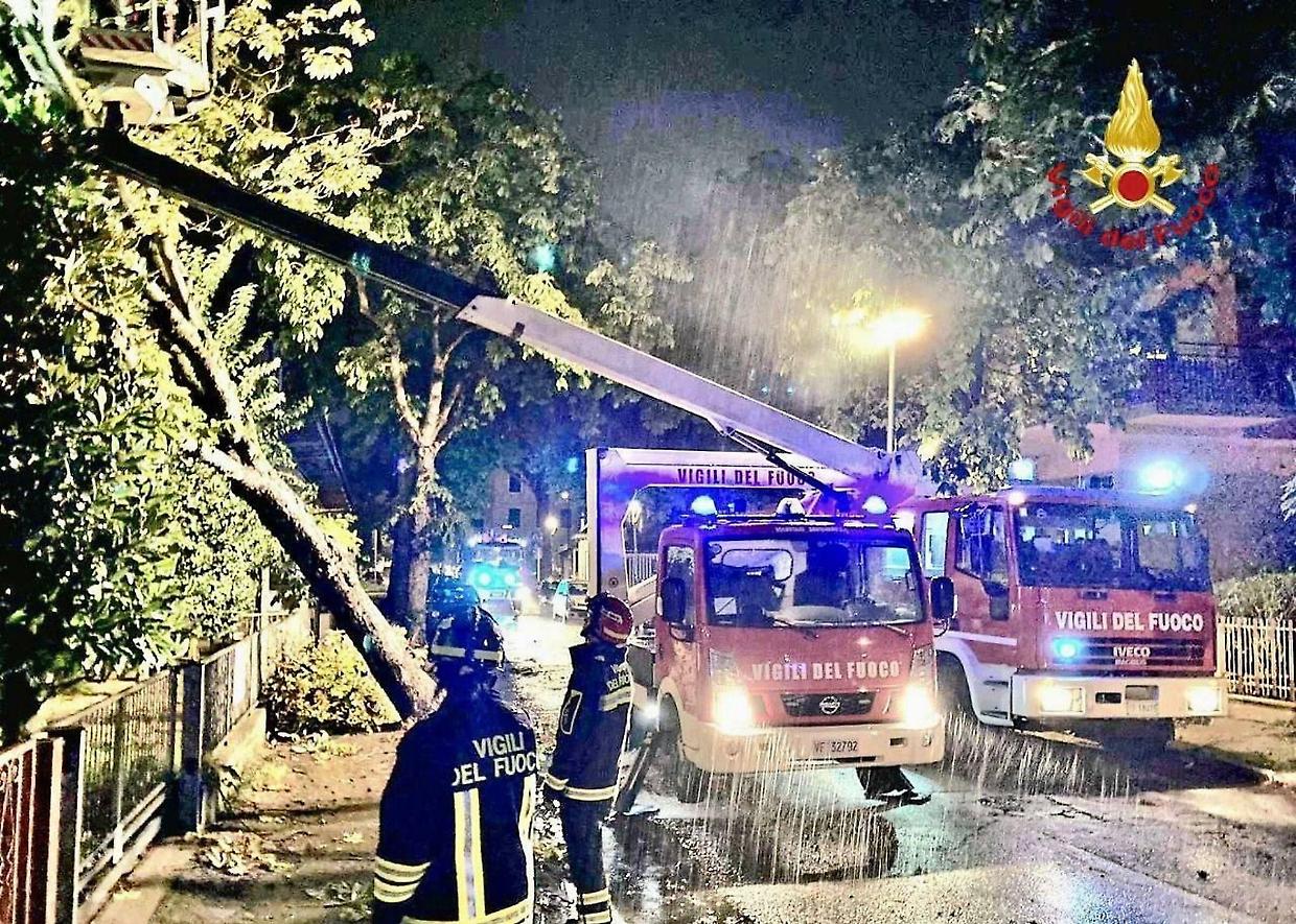 Alluvione; autostrade e ferrovie bloccate in Romagna e nelle Marche