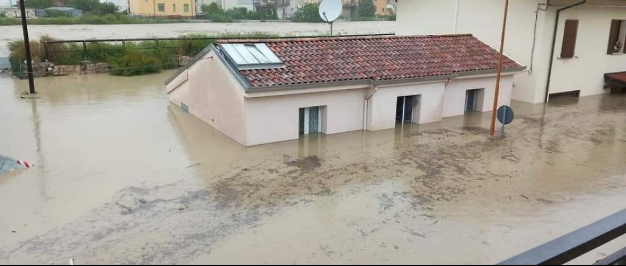 Bagnacavallo sotto assedio: muri crollati e persone disperse, la furia del Lamone non perdona