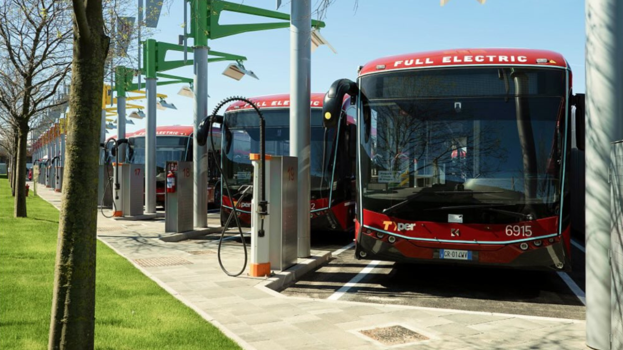 Autobus in Emilia Romagna: Bologna è la più green, ma i mezzi elettrici sono solo il 4% 