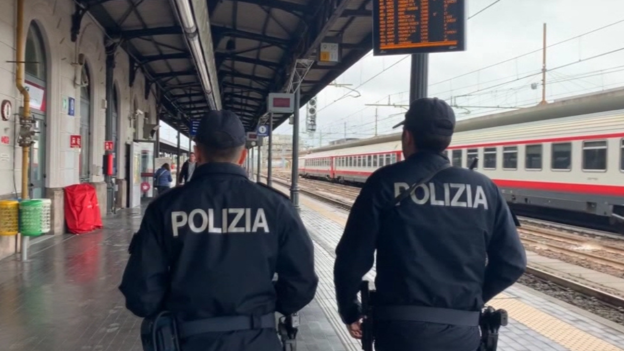 Daspo per tredici ultras di Cesena e Parma dopo gli incidenti alla stazione di Bologna