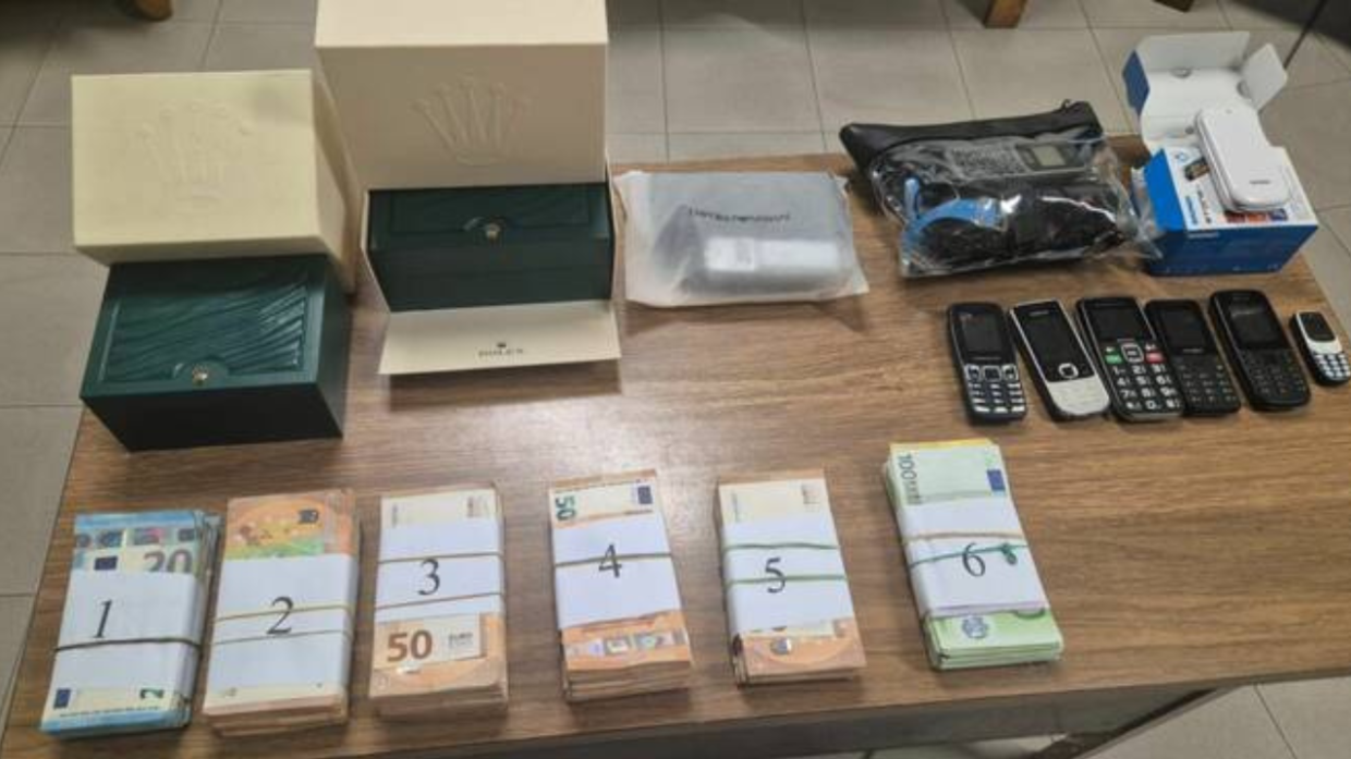 Lido Adriano: trovati in un appartamento oltre 50mila euro e telefoni sospetti 