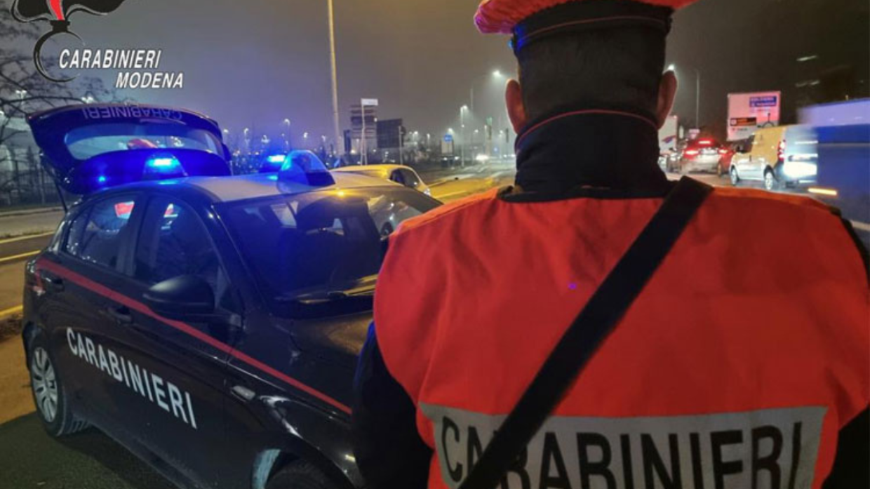 Modena: aggredisce i carabinieri durante una lite in strada, arrestato 