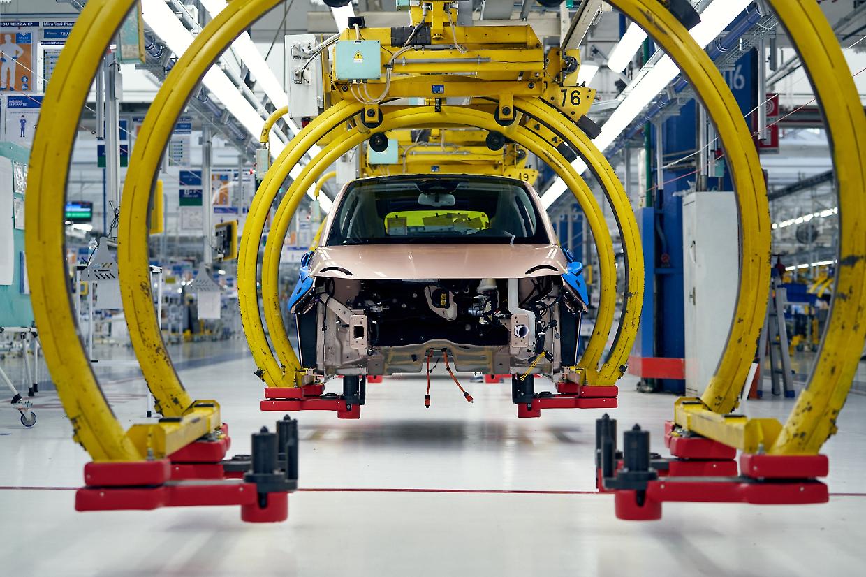 Cassa integrazione a Mirafiori: Stellantis annuncia nuovo fermo, sindacati delusi dal colosso automobilistico
