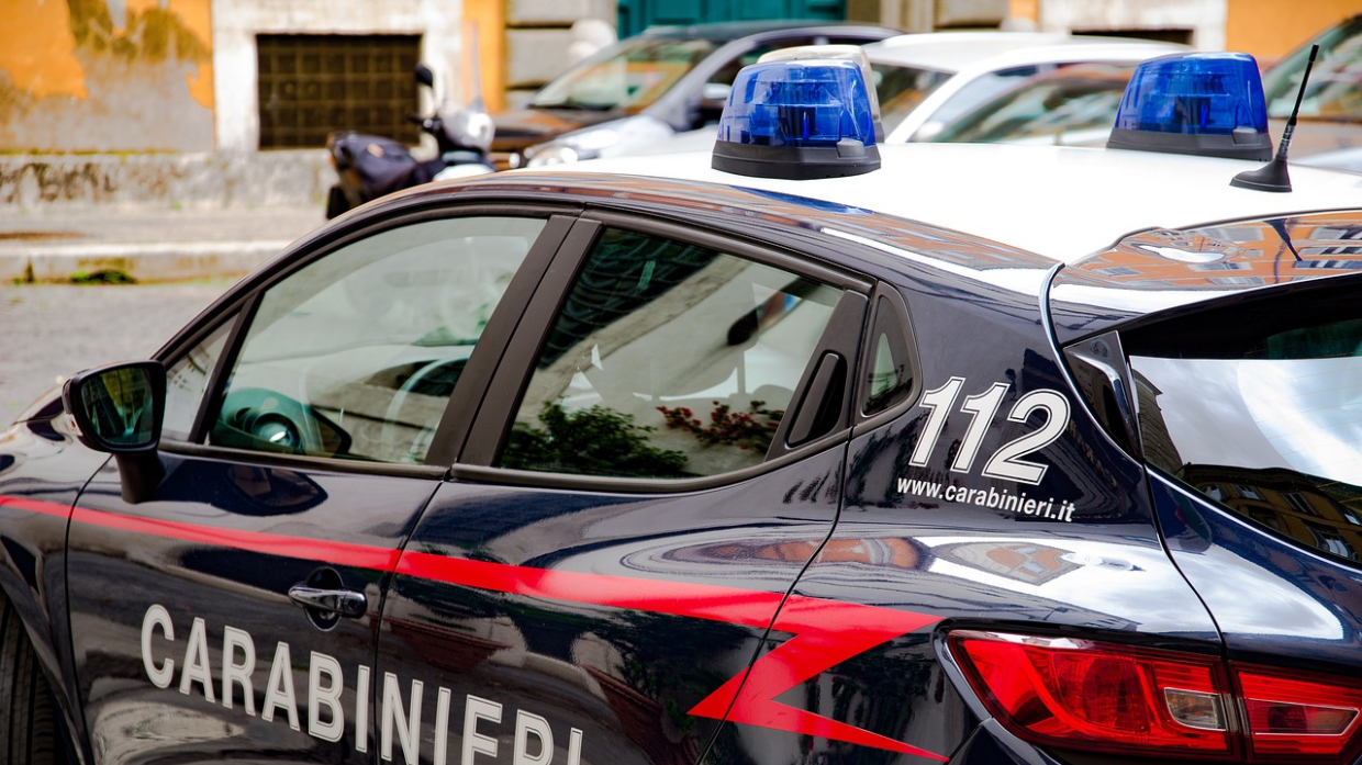 Aggressione a Novellara: lite tra colleghe degenera in violenza fisica