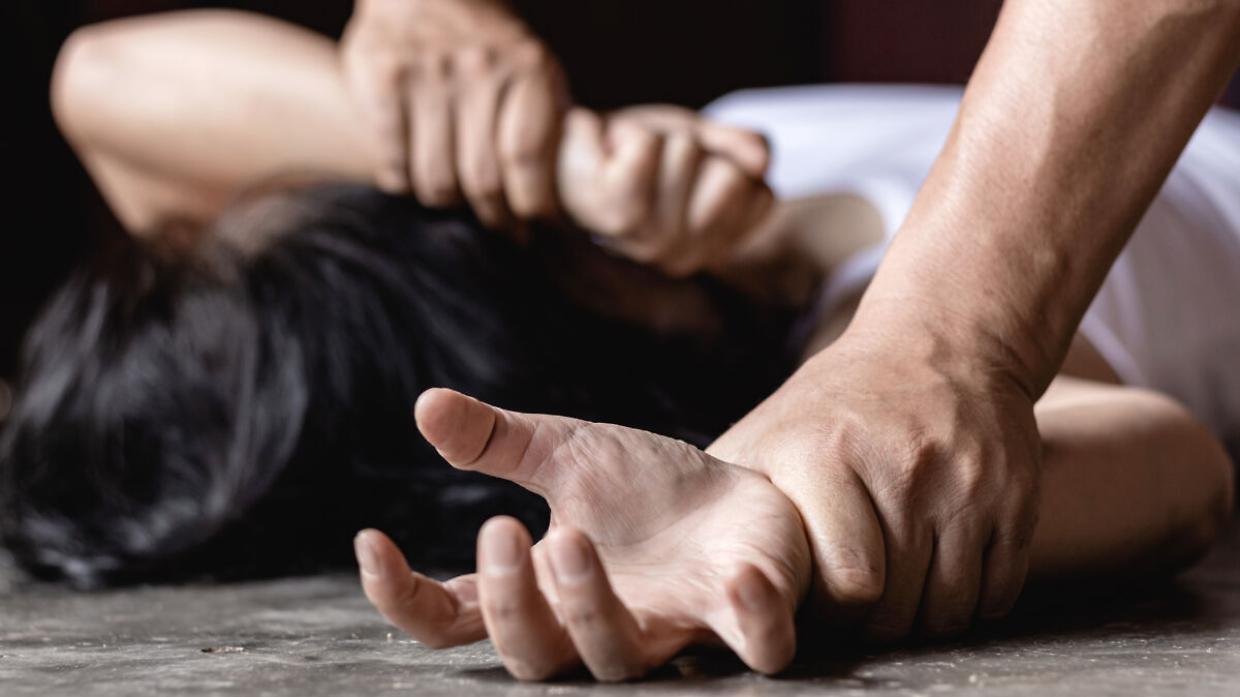 Orrore a Crevalcore: drogata e abusata in casa per anni dal convivente