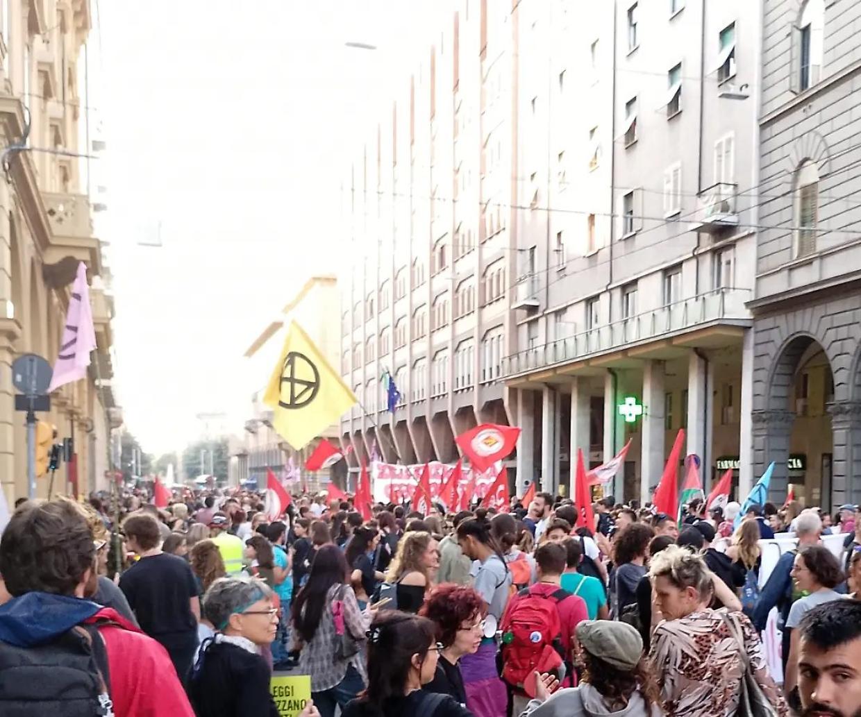 Crisi climatica: la manifestazione a Bologna chiede un cambio di rotta radicale