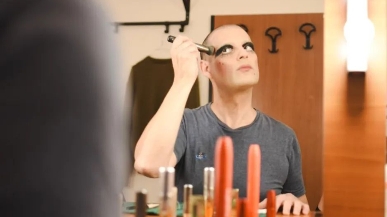 Una notte con Mina al Cocoricò di Riccione: il teatro di Tindaro Granata, tra musica e riscatto