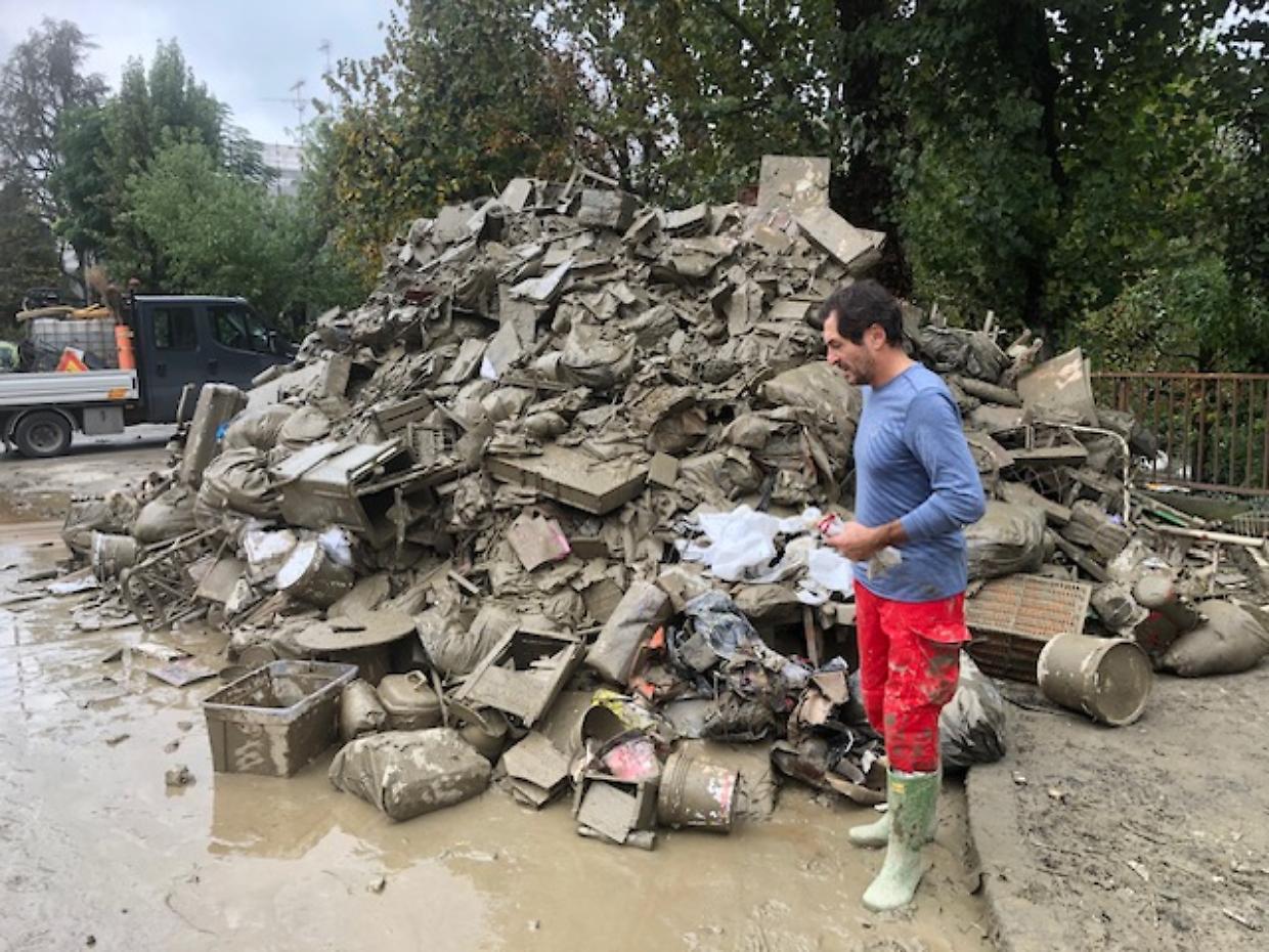 Castenaso: dopo l'acqua, fango, macerie e tanta solidarietà