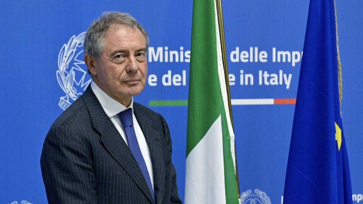 Il ministro Urso a Bologna: fondi per l'alluvione e futuro del Made in Italy