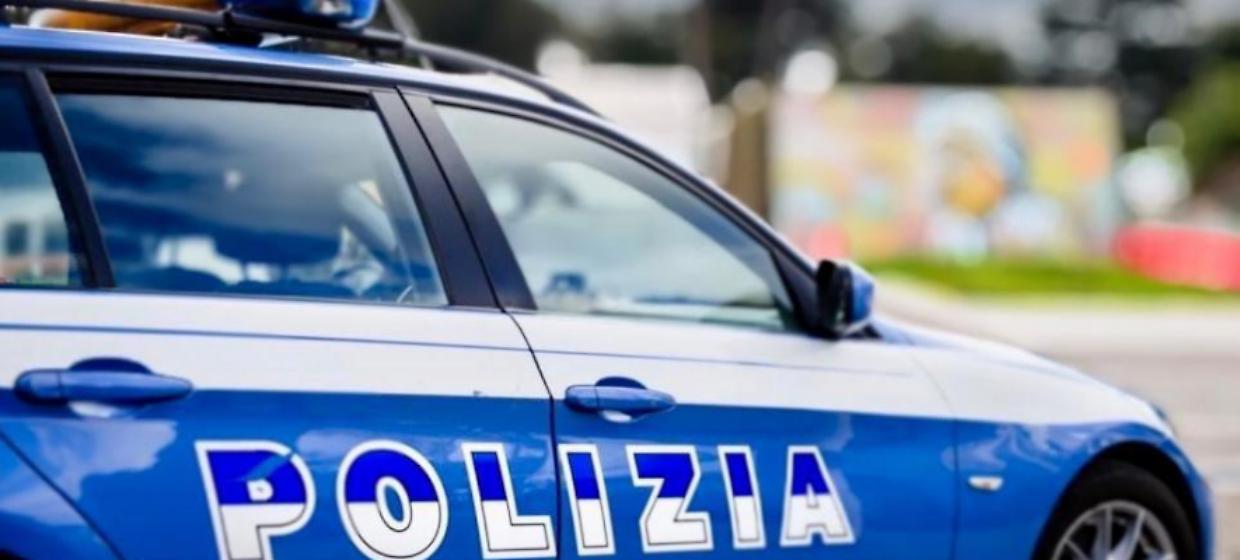 Si fingono corrieri e rubano abiti per 52mila euro