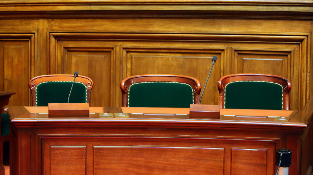 Sequestrati Beni per Mezzo Milione: La Vita Sospetta di un Imprenditore Bolognese