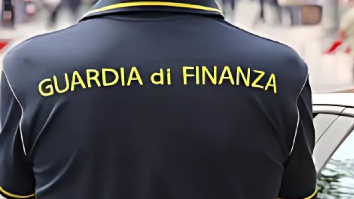 Frode da 300mila euro, nel mirino un'azienda di moda imolese