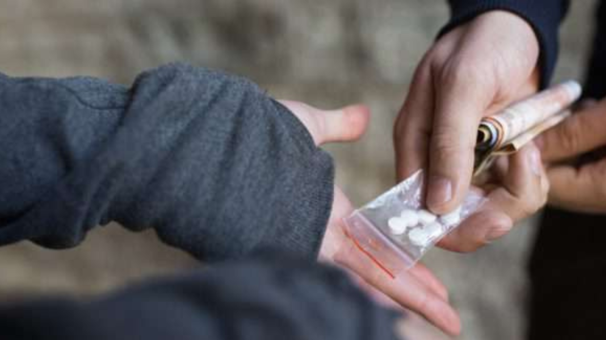 Catturato in Regno Unito: 45enne Condannato per Spaccio di Droga a Ravenna