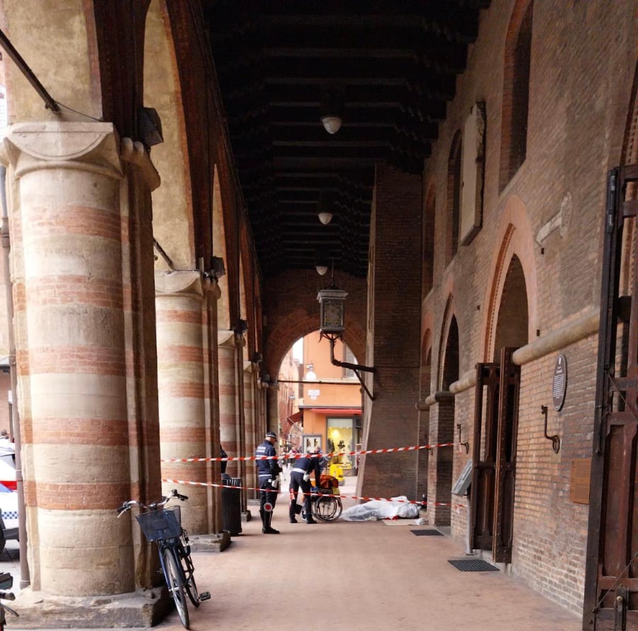 Un cadavere a Palazzo d'Accursio