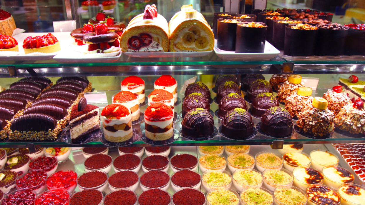 Spaccata alla Pasticceria 'Dalla Nonna Maria': San Lazzaro sotto assedio dei ladri