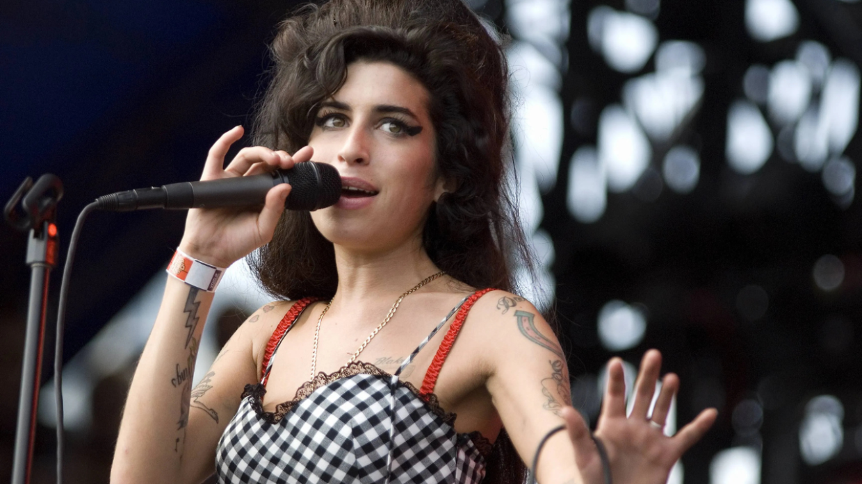  Amy Winehouse rivive sul palco del teatro Astoria