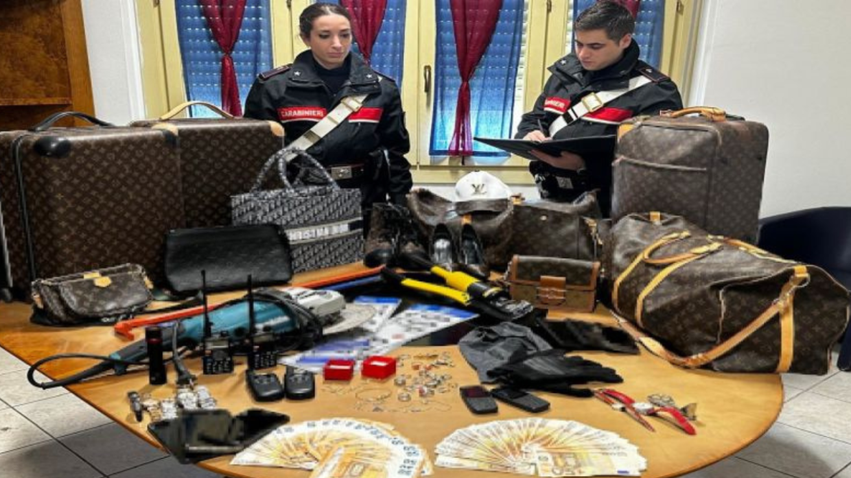 Fermata Banda di Ladri nel Bolognese: Operazione dei Carabinieri Svela una Serie di Furti