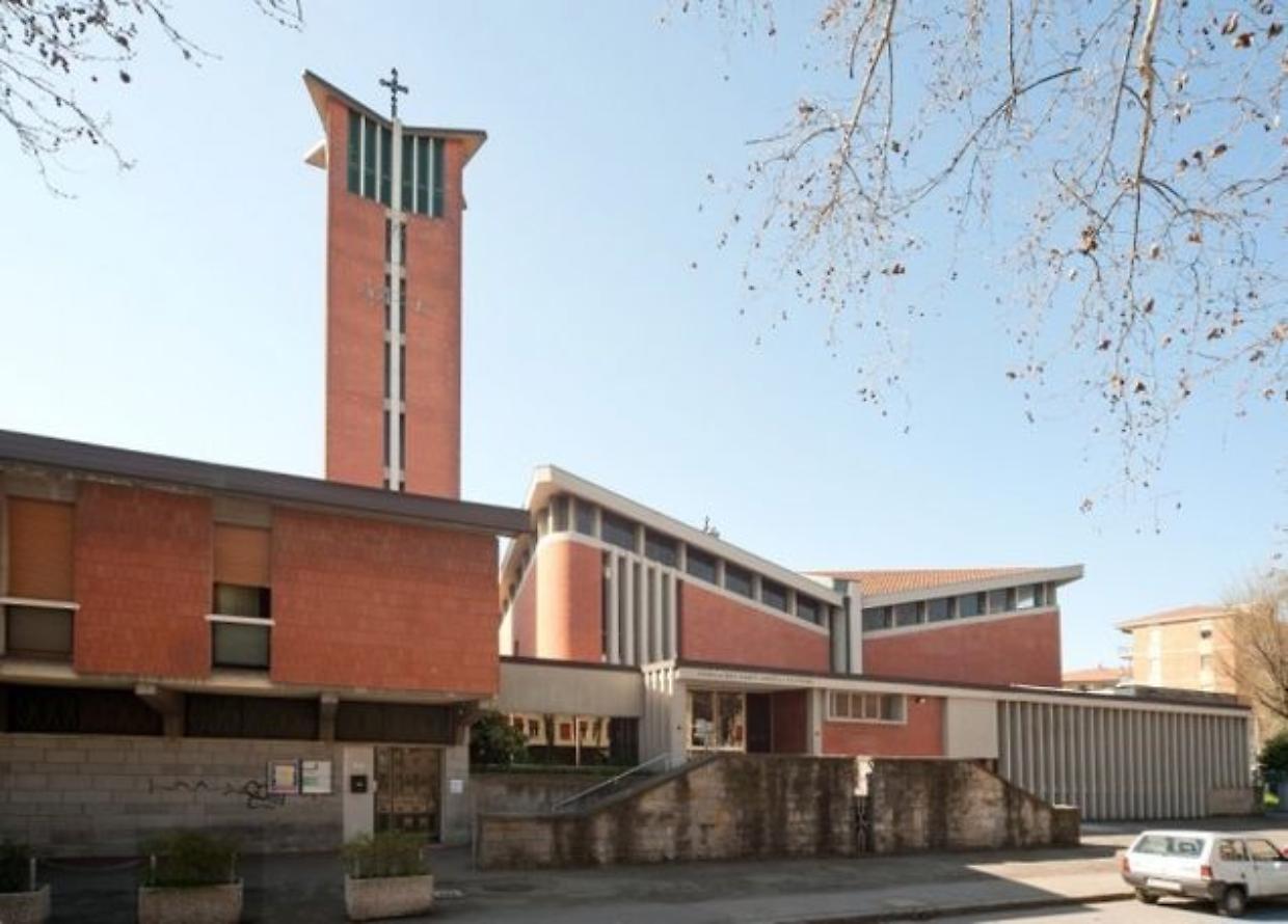 Incendio nella Chiesa dei Santi Angeli Custodi: paura a Bologna, indagini in corso