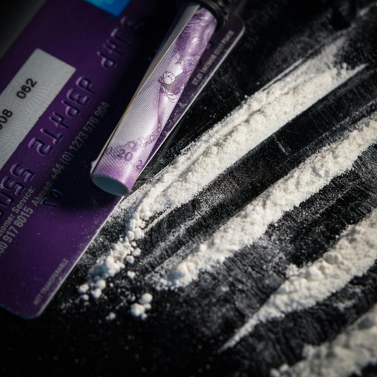 Blitz antidroga: colto in flagrante e arrestato presunto pusher