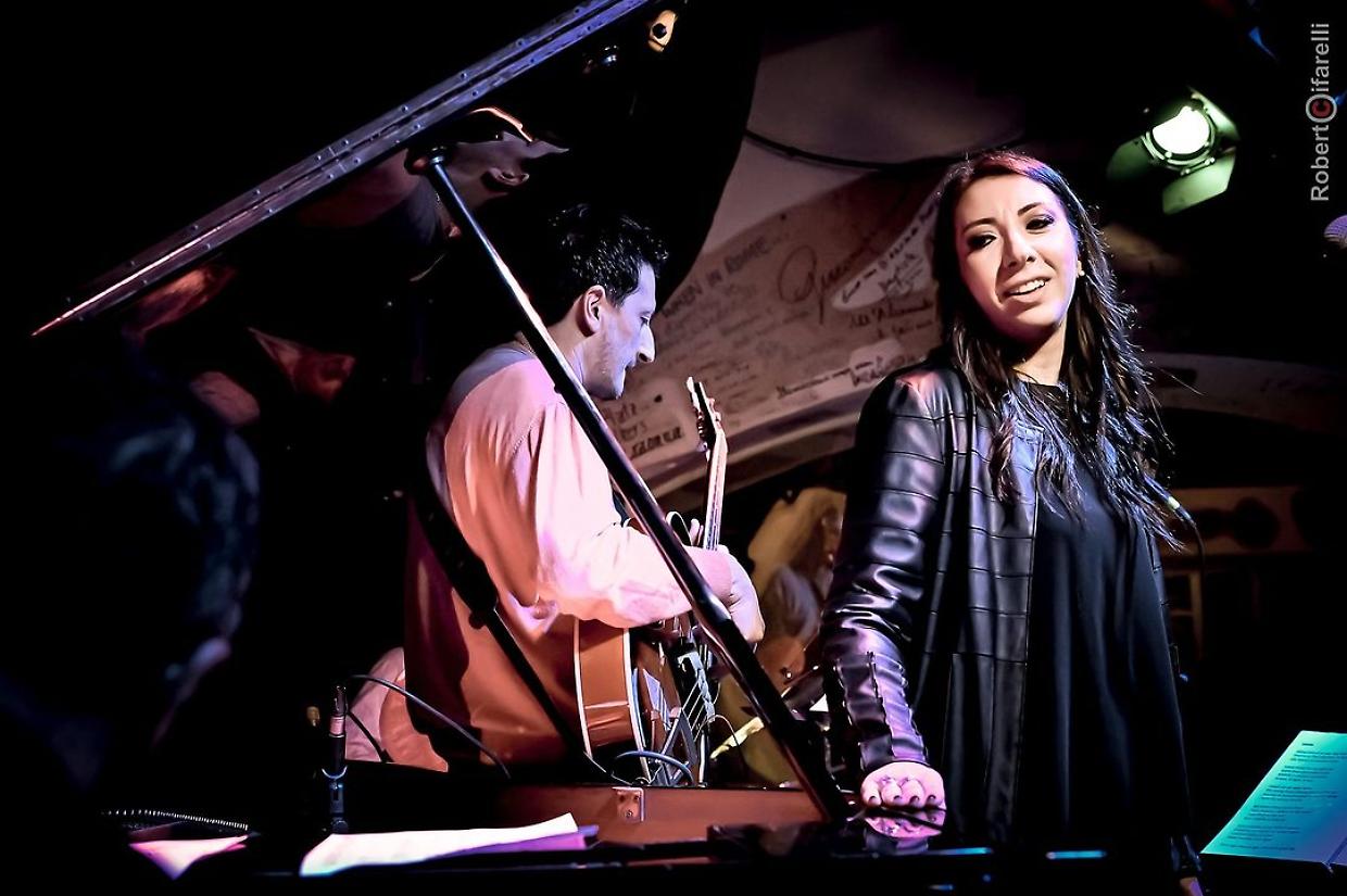 La celebre jazzista Letizia Onorati in concerto al Cafè Bravo di Bologna per presentare il suo nuovo disco AMERICAS