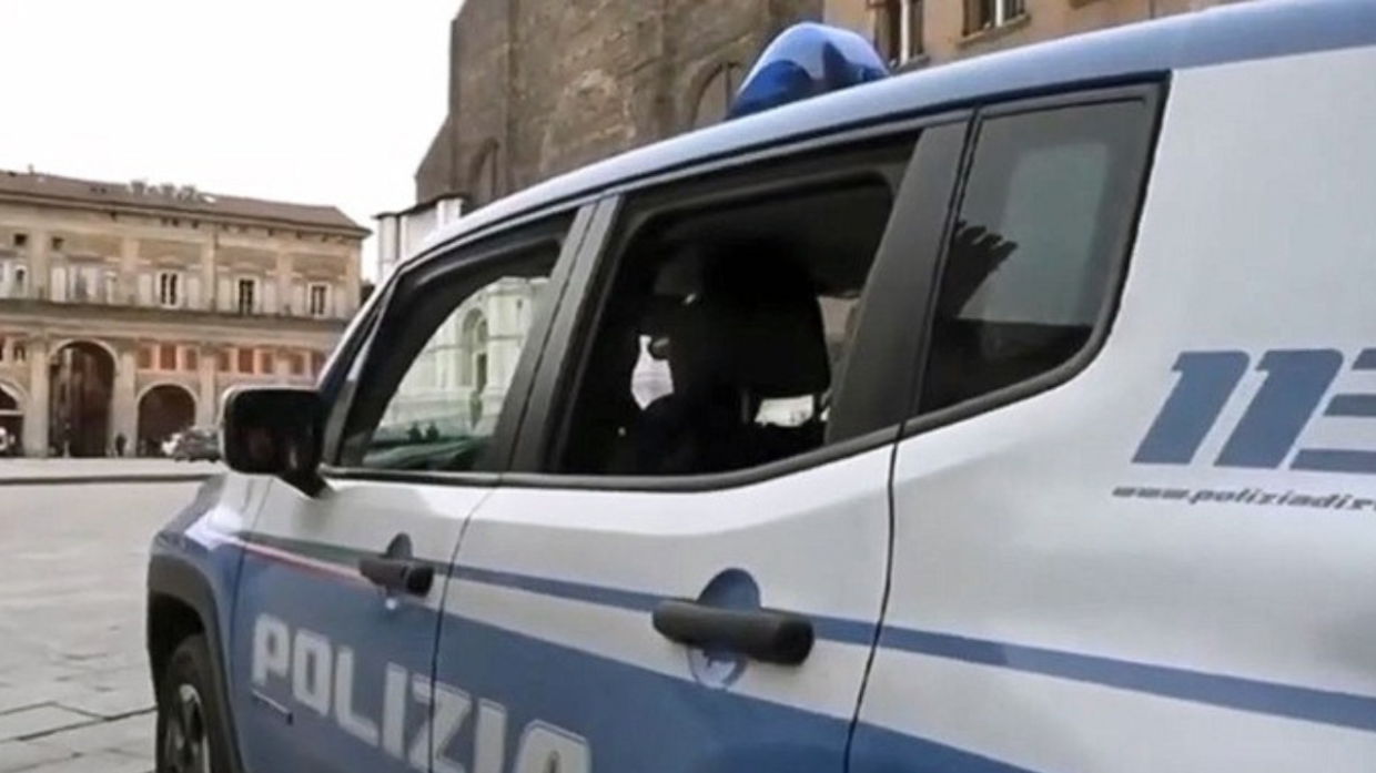 Arresto in Via Irnerio: Quarantenne Romeno Aggredisce Poliziotti