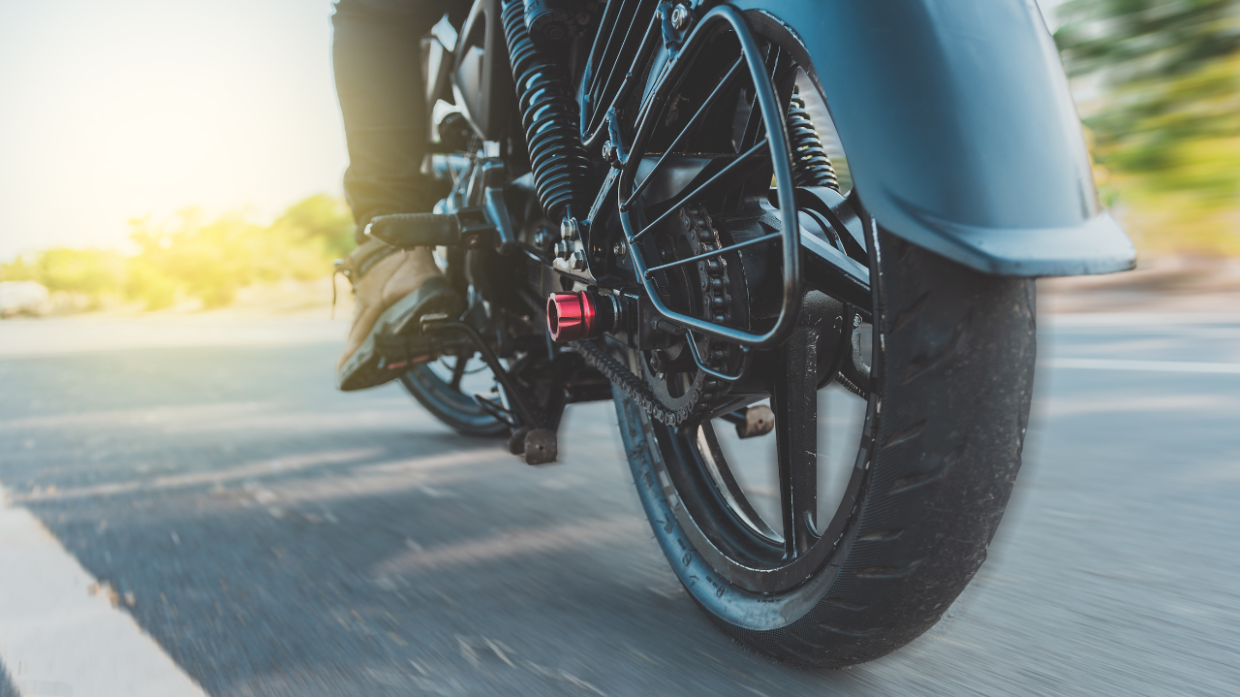 In moto senza casco: resistenza e droga, centauro denunciato a Bologna