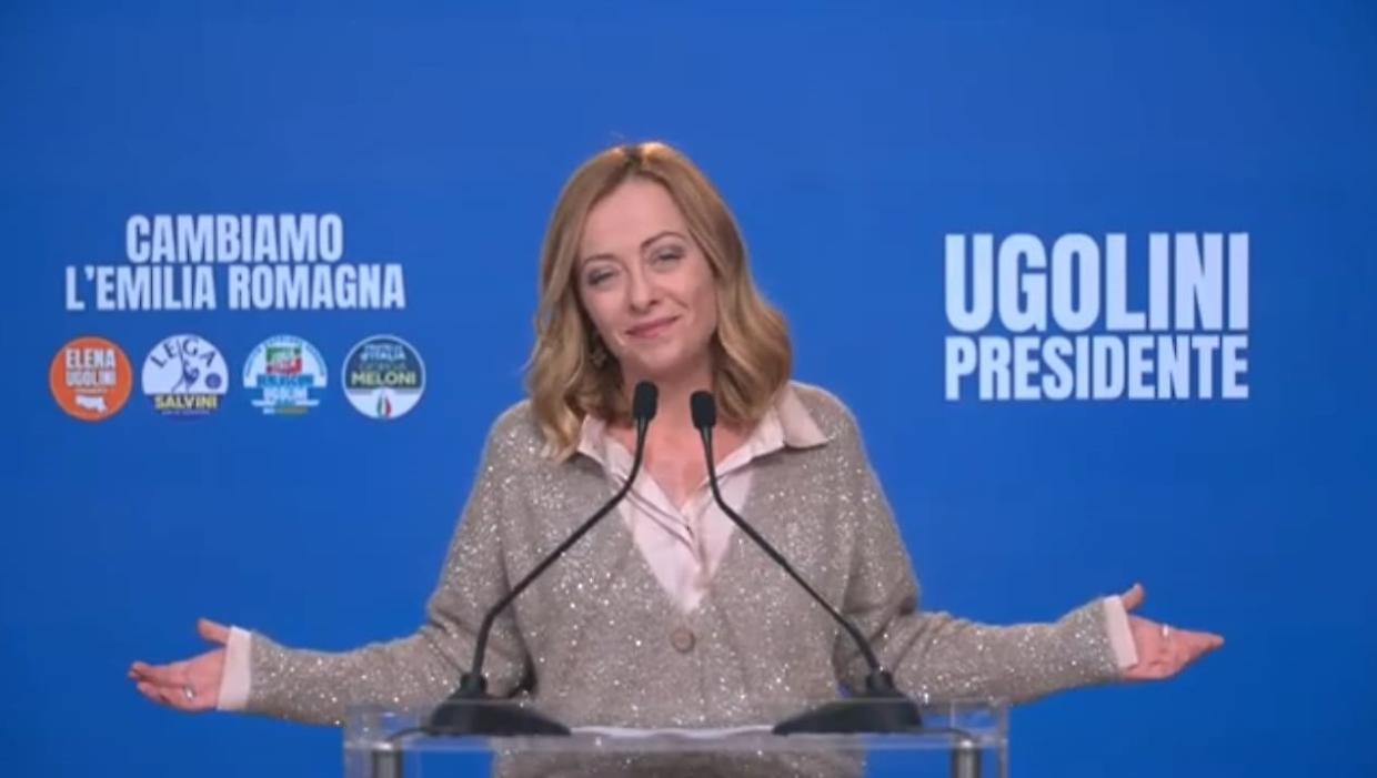 "Il tasso di disoccupazione femminile più alto di sempre" : la gaffe di Giorgia Meloni durante un videocollegamento a Bologna